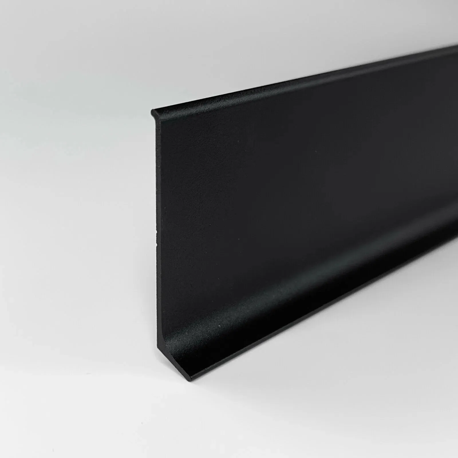 ART-PLINTUS J плинтус накладной 10*60*2000 мм черный