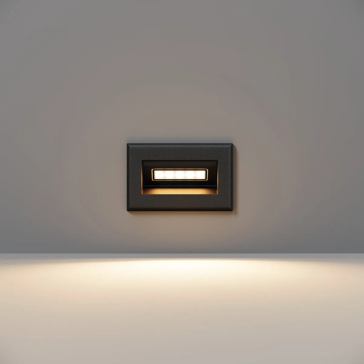 O045SL-L3B3K Светильник Outdoor 3000K 65.0° IP 65 Металл LED Черный